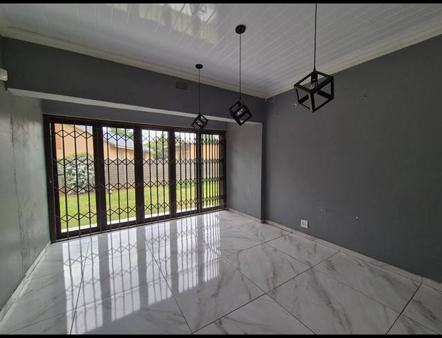 3 BEDROOM HOUSE FOR SALE IN VANDERBIJLPARK SE 2